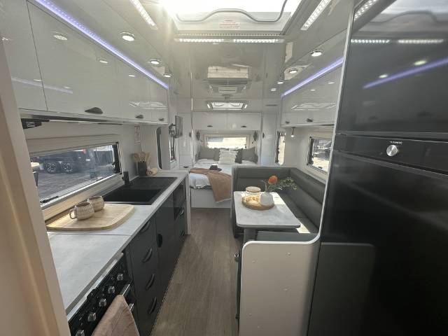 https://hub.caravea.au/storage/caravans/21IC4770/interior-3.jpg