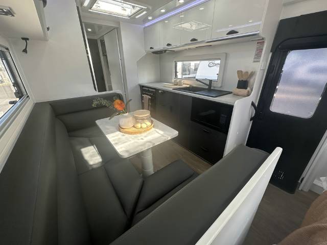 https://hub.caravea.au/storage/caravans/21IC4770/interior-38.jpg