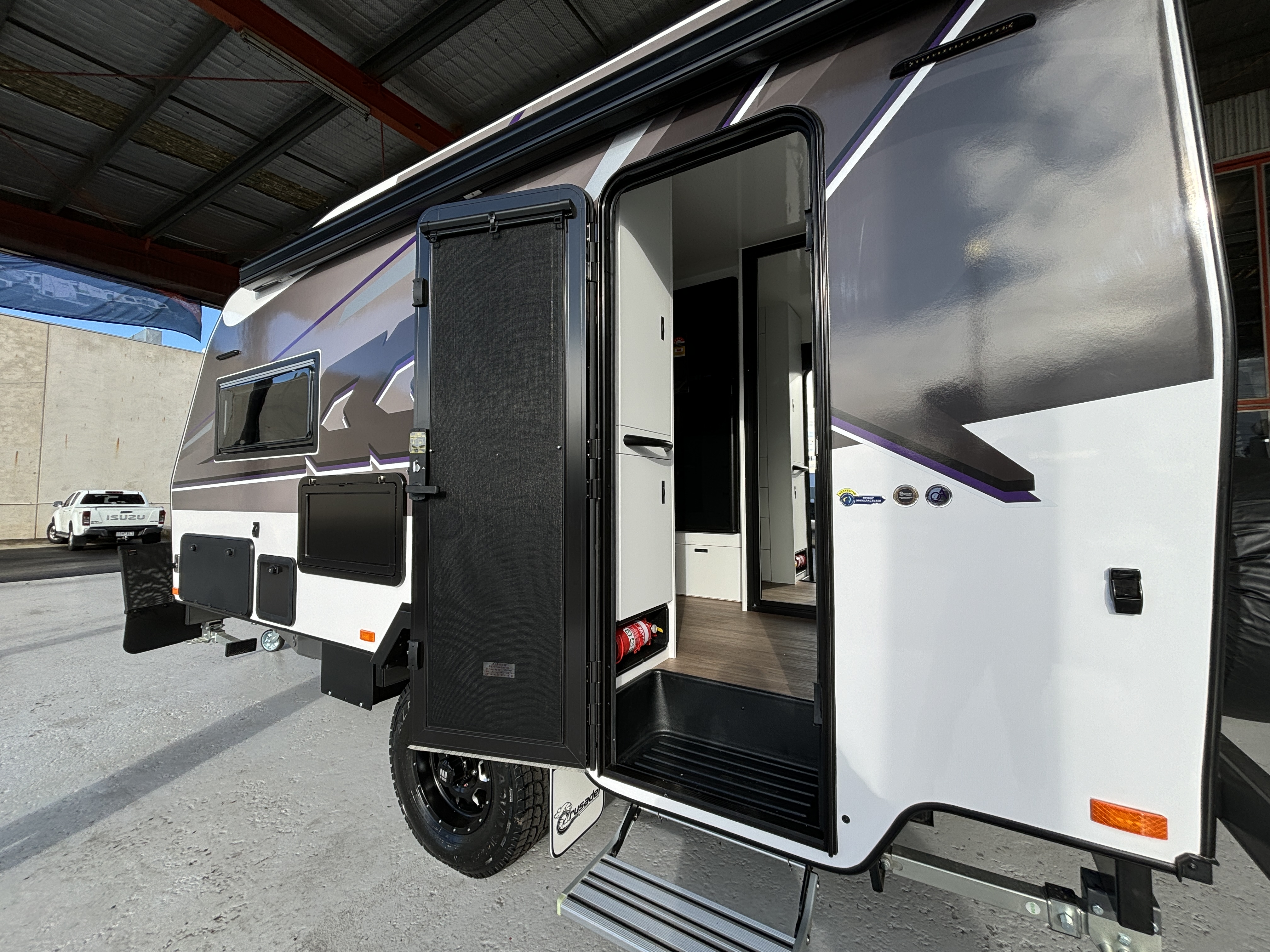 https://hub.caravea.au/storage/caravans/21IC5283/exterior_transparent-12.jpg