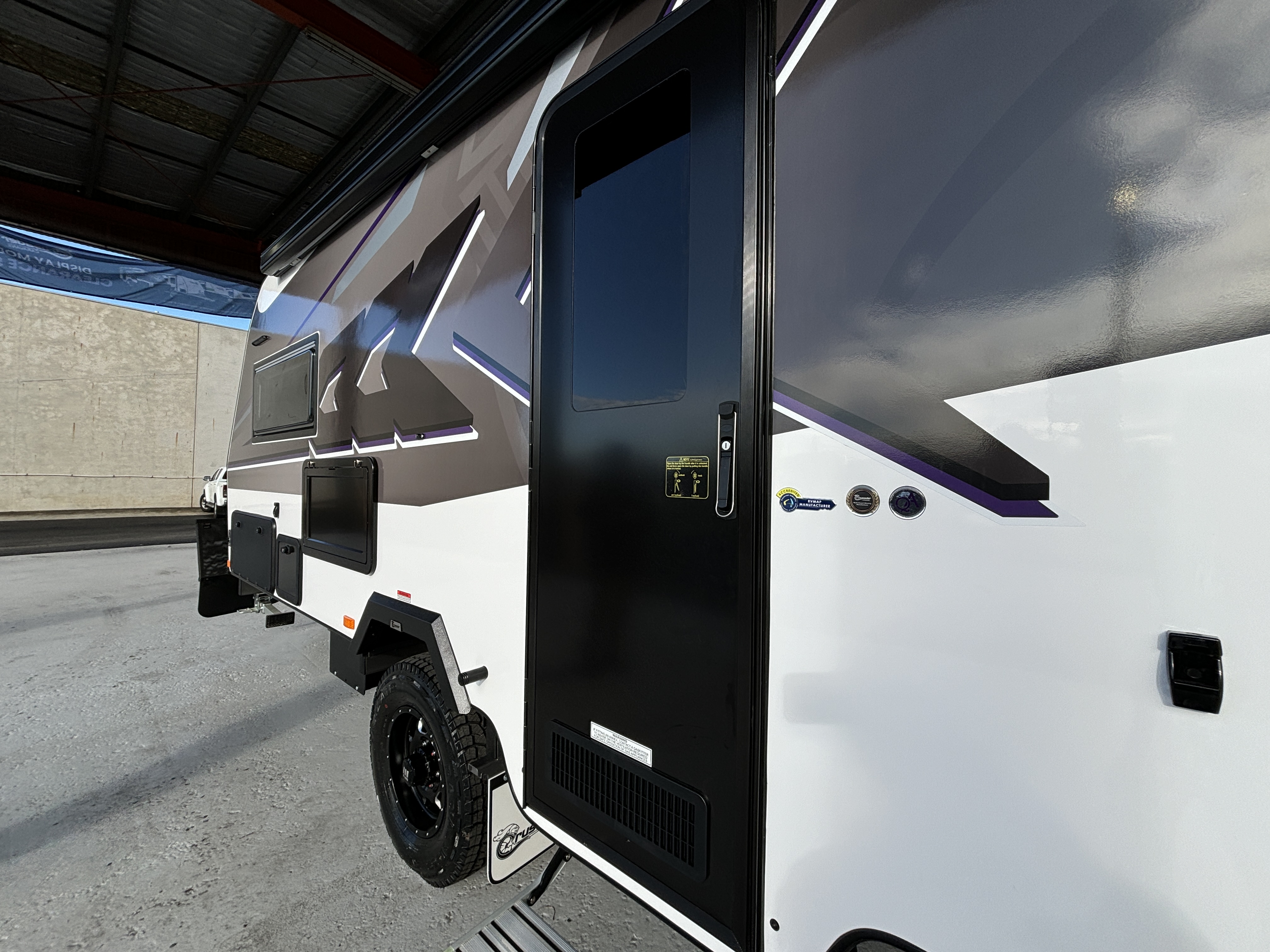 https://hub.caravea.au/storage/caravans/21IC5283/exterior_transparent-14.jpg