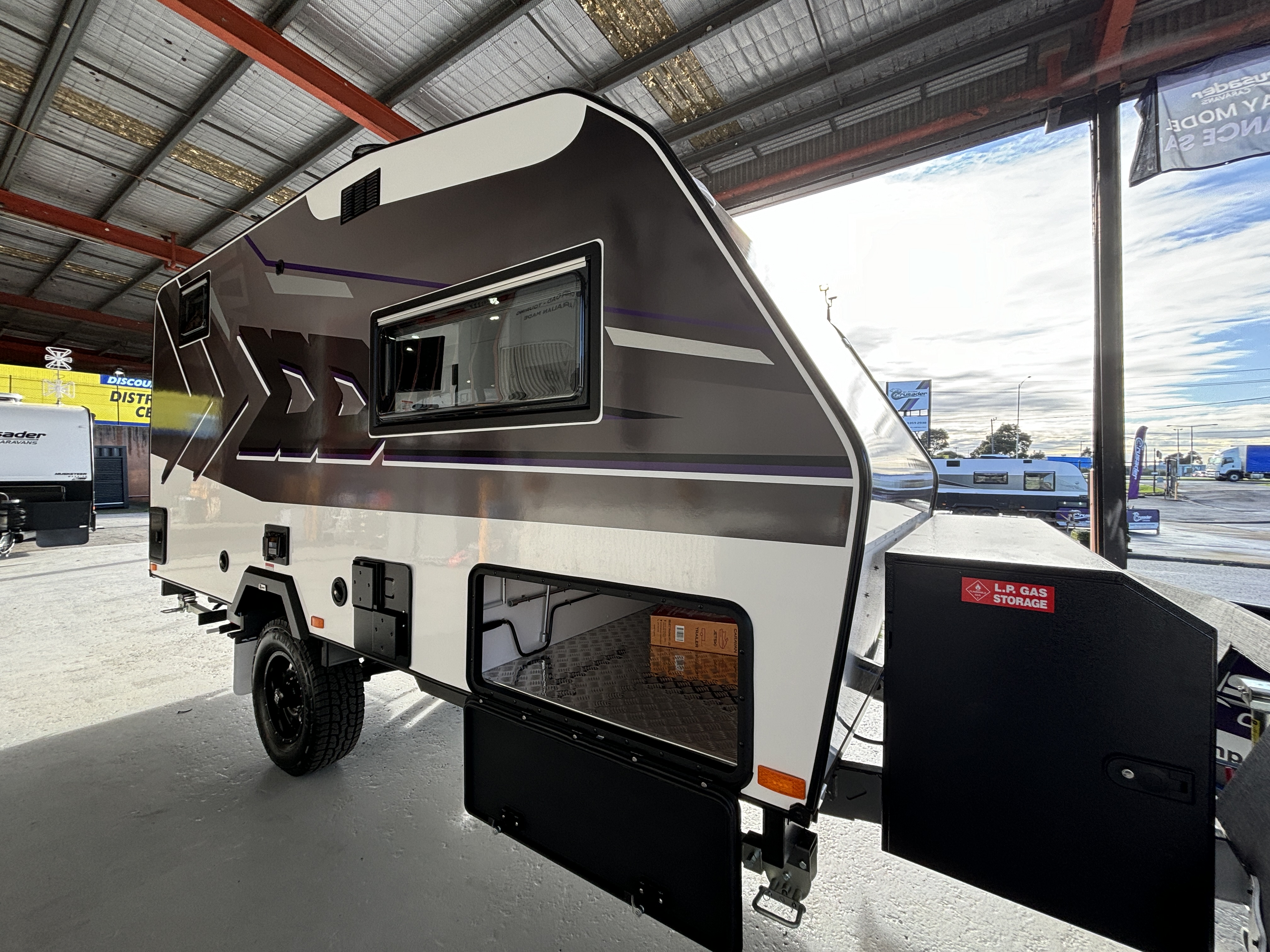 https://hub.caravea.au/storage/caravans/21IC5283/exterior_transparent-22.jpg