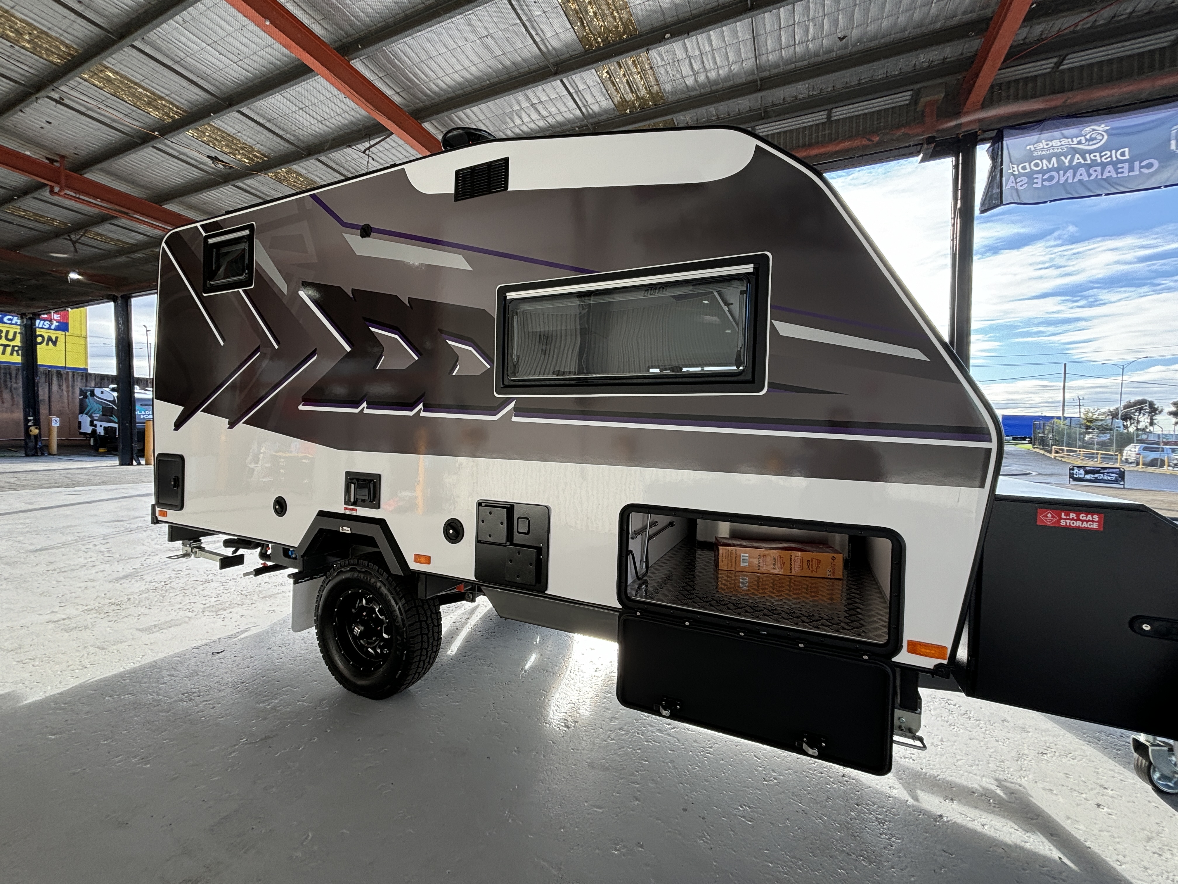 https://hub.caravea.au/storage/caravans/21IC5283/exterior_transparent-25.jpg