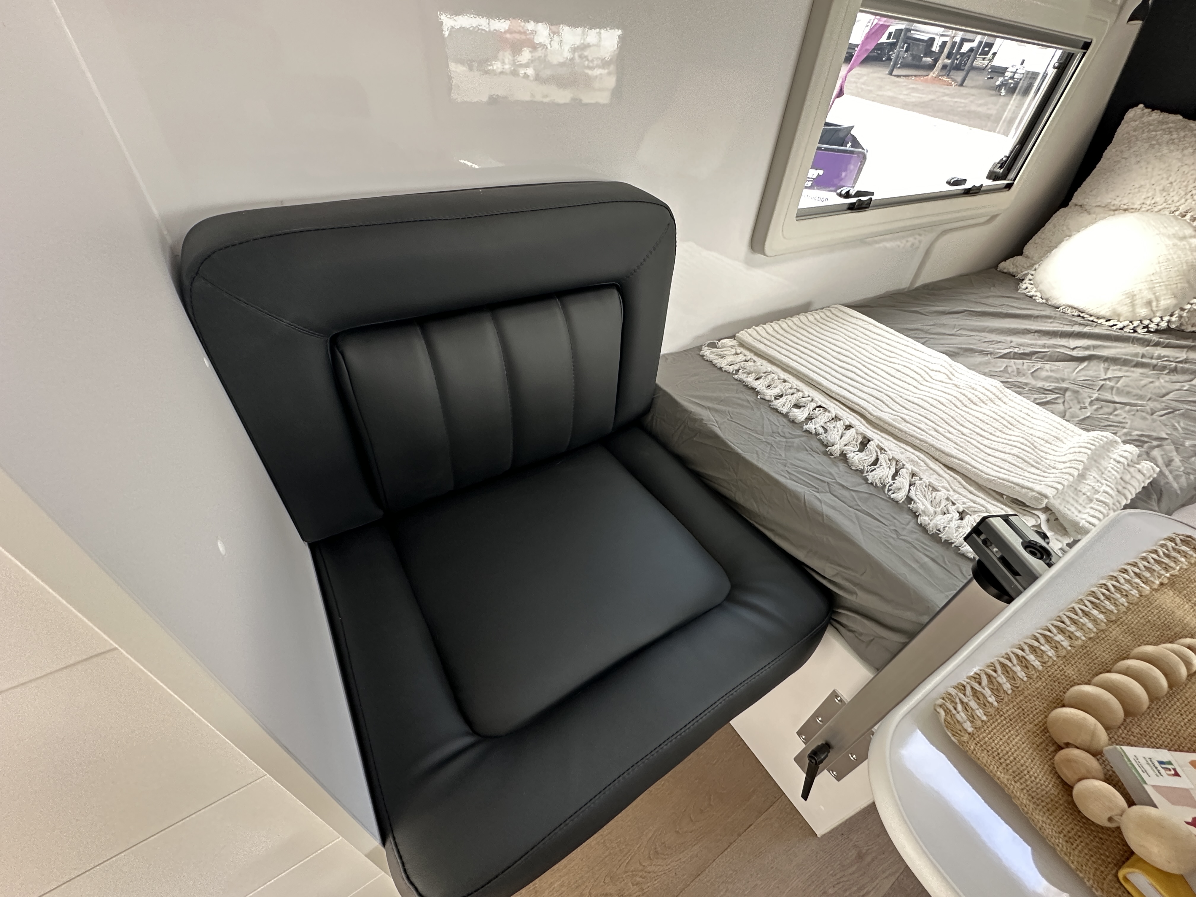 https://hub.caravea.au/storage/caravans/21IC5283/interior-12.jpg