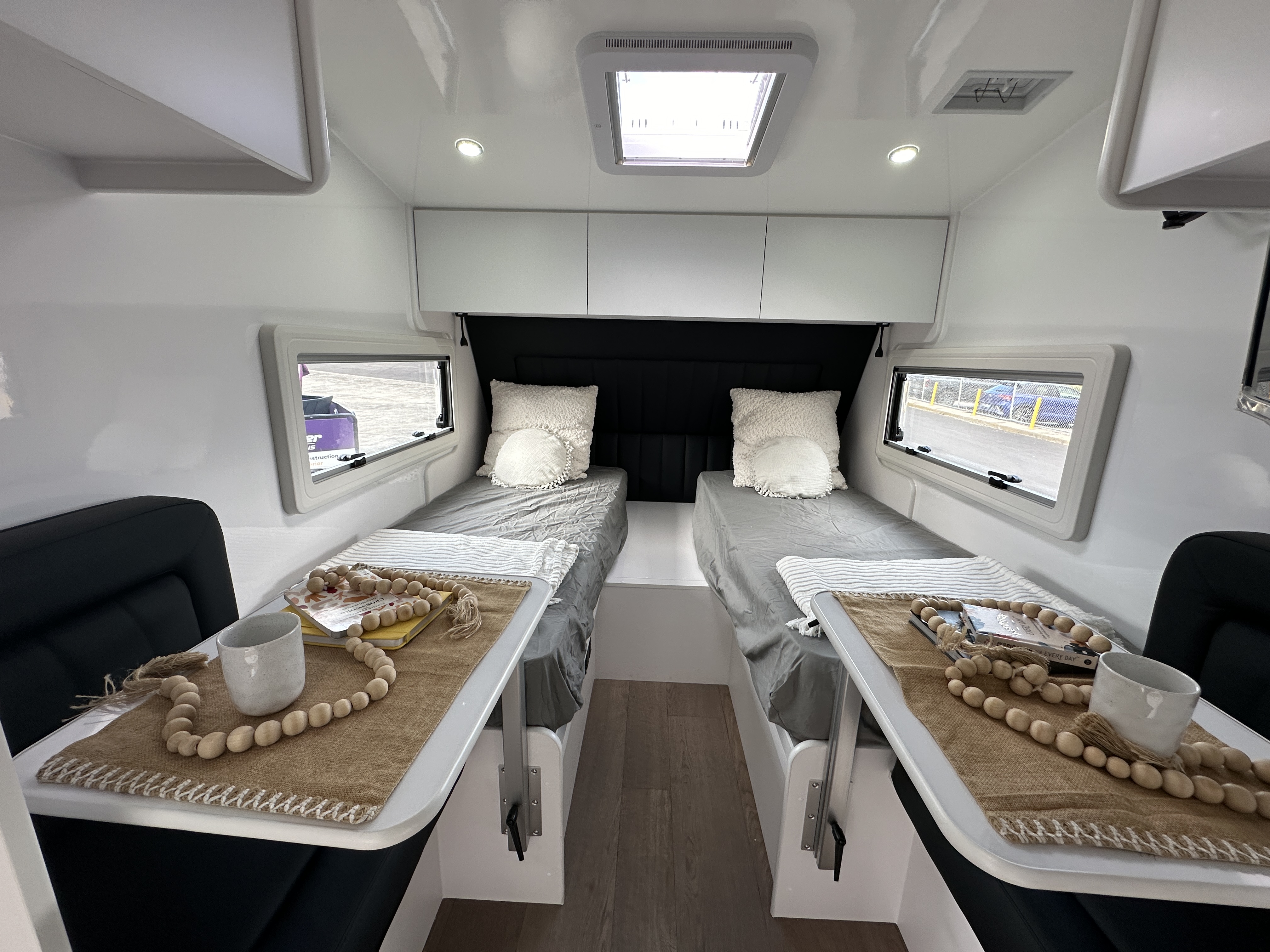 https://hub.caravea.au/storage/caravans/21IC5283/interior-28.jpg