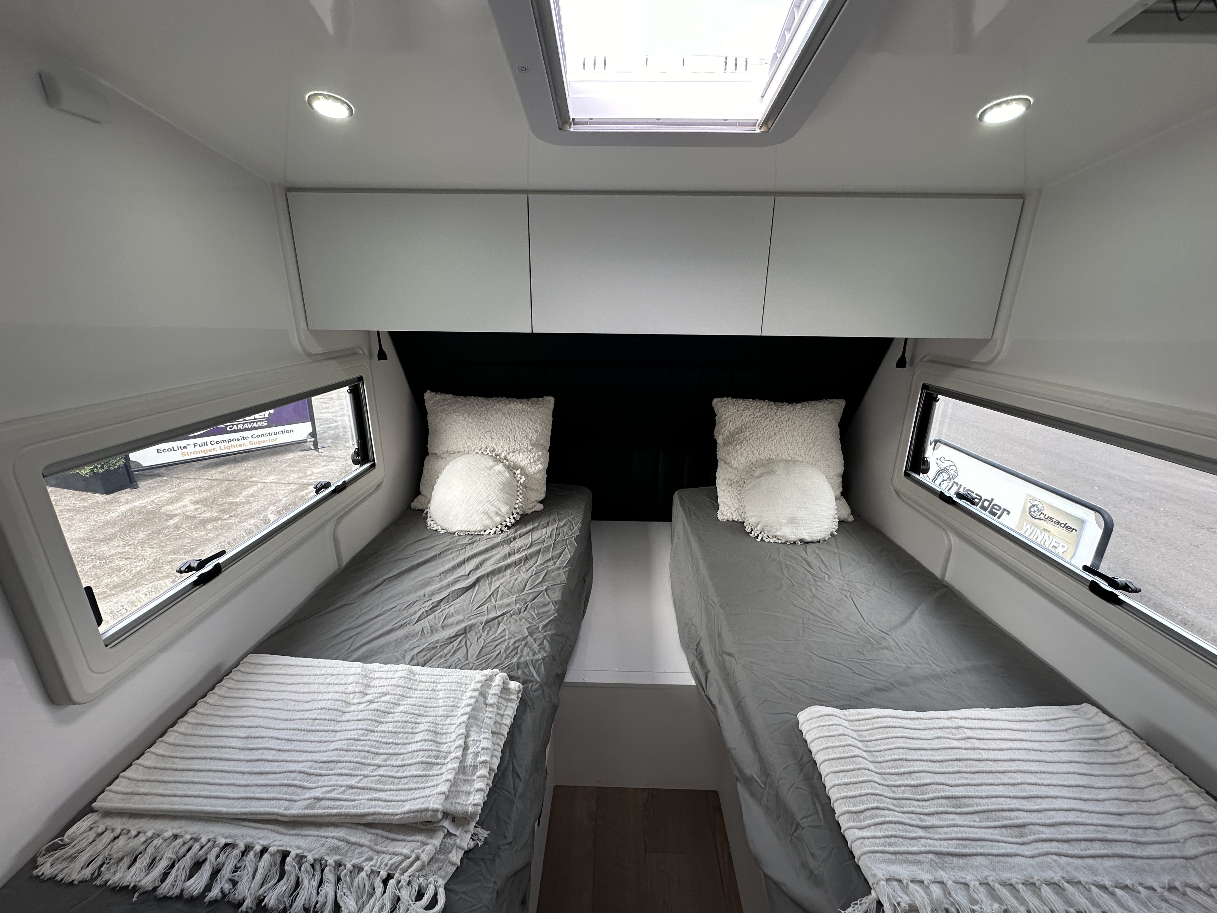 https://hub.caravea.au/storage/caravans/21IC5283/interior-29.jpg