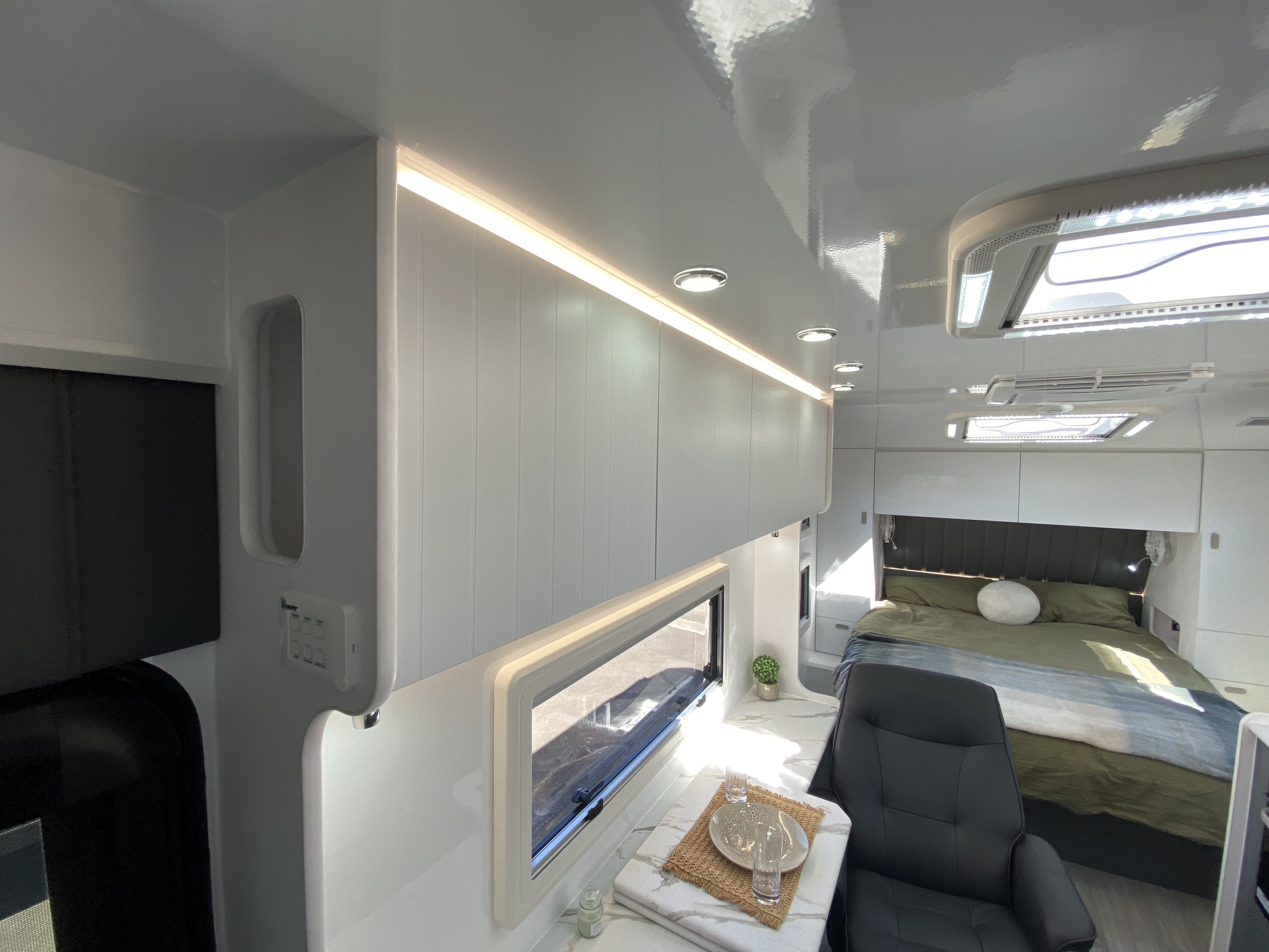 https://hub.caravea.au/storage/caravans/21IC5545/interior-14.jpg