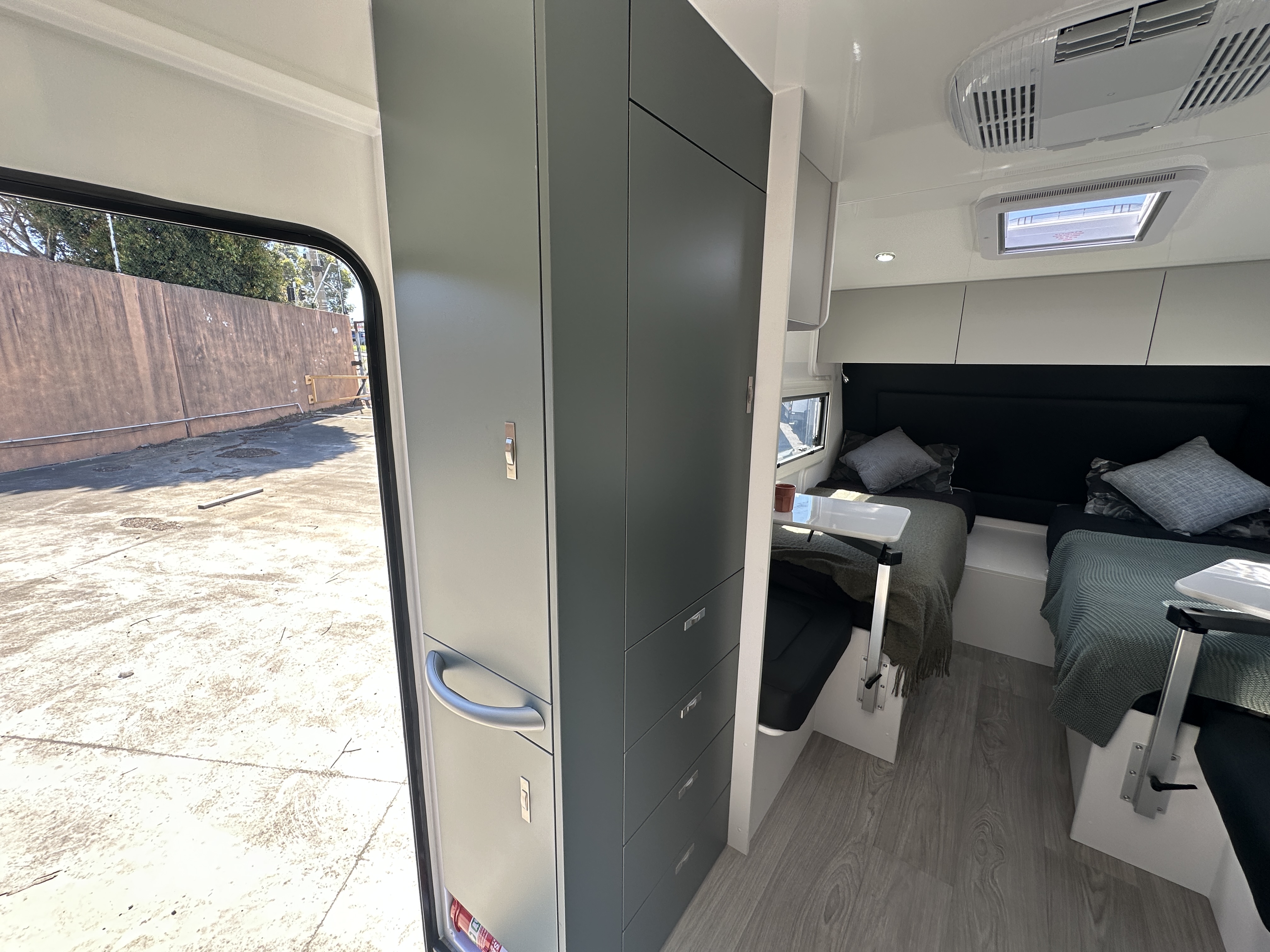 https://hub.caravea.au/storage/caravans/21IC6785/interior-1.jpg