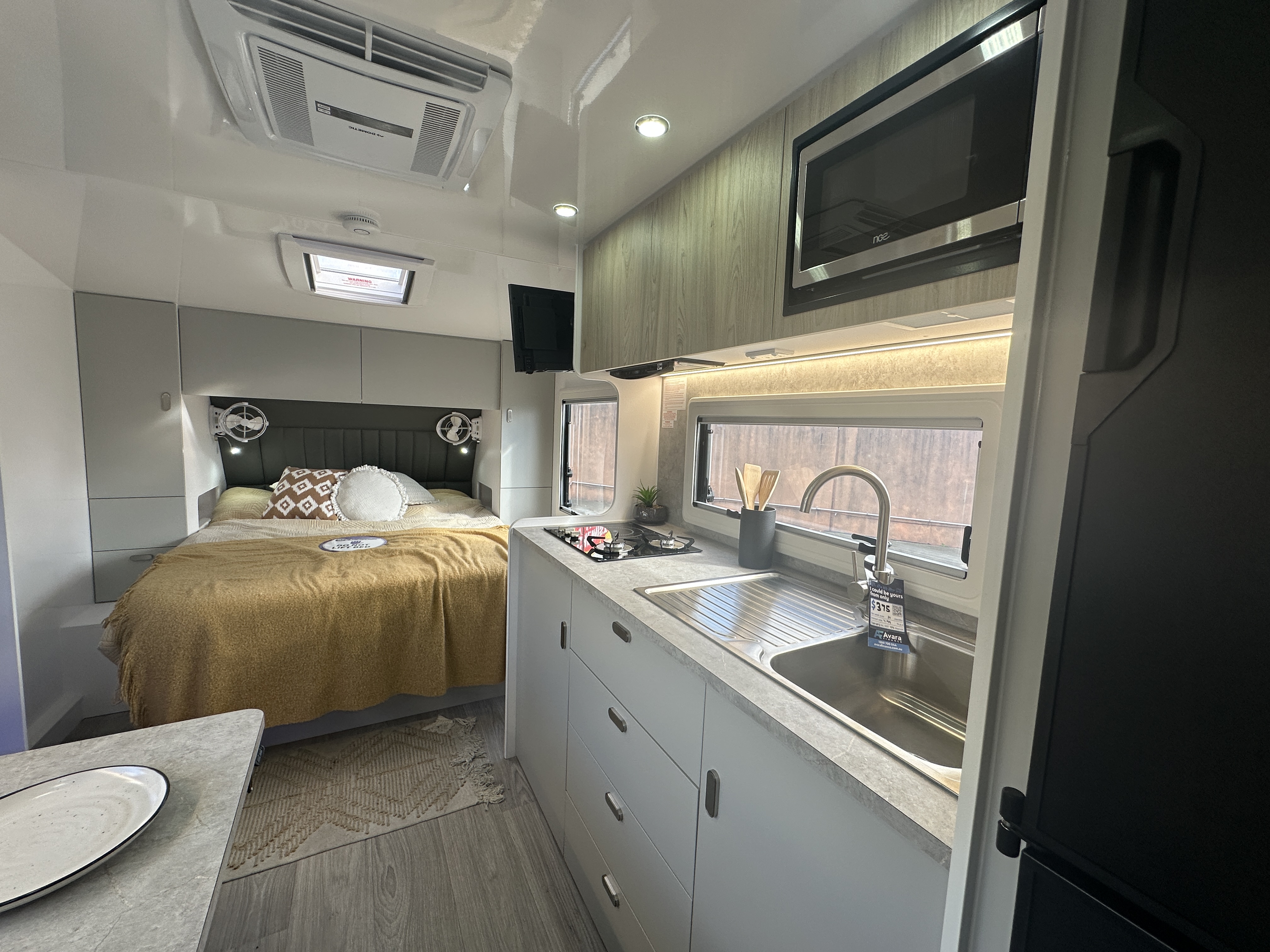 https://hub.caravea.au/storage/caravans/21IC6786/interior-0.jpg