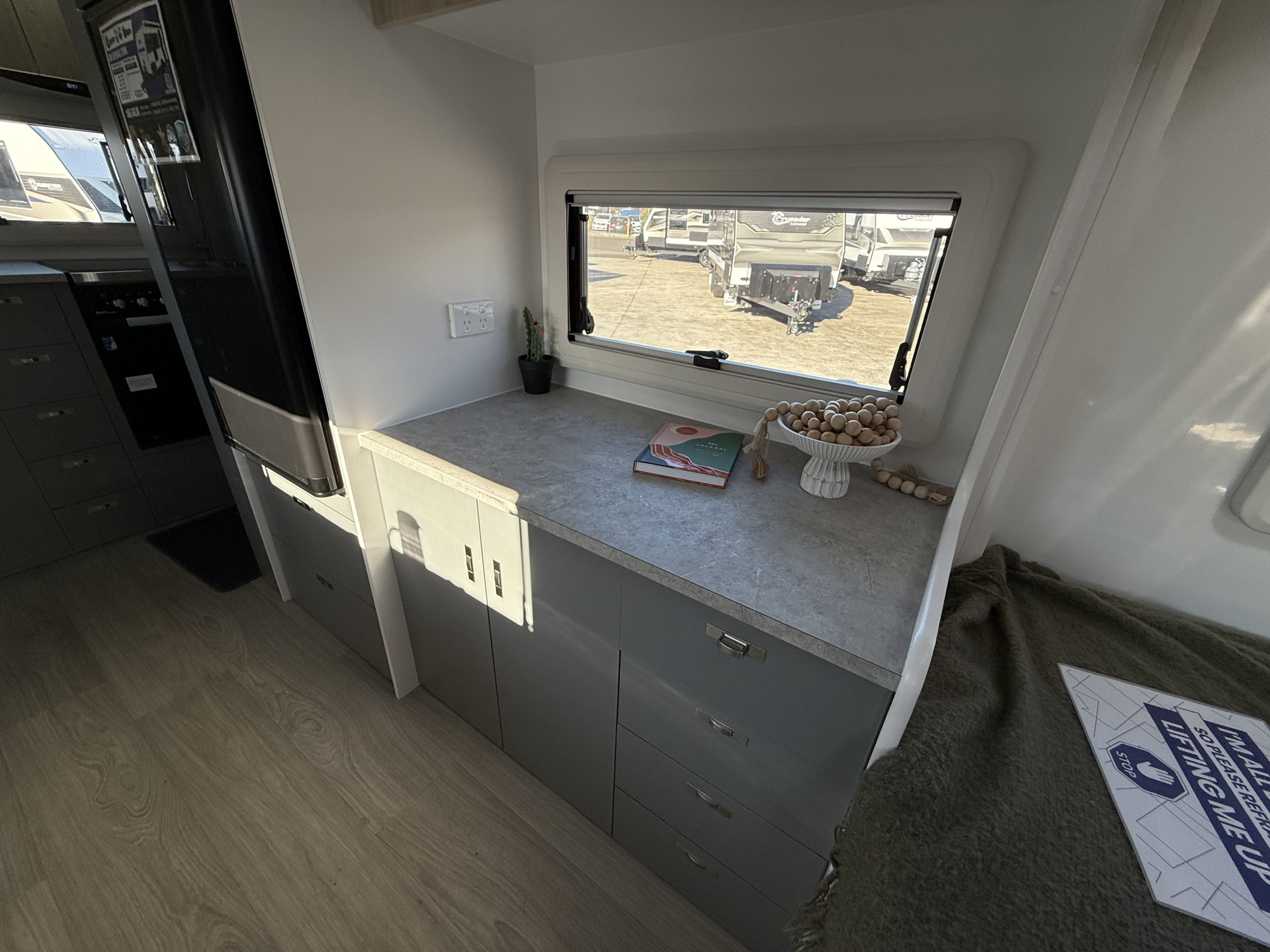 https://hub.caravea.au/storage/caravans/21IC7970/interior-14.jpg?q=8t60BRZFTn
