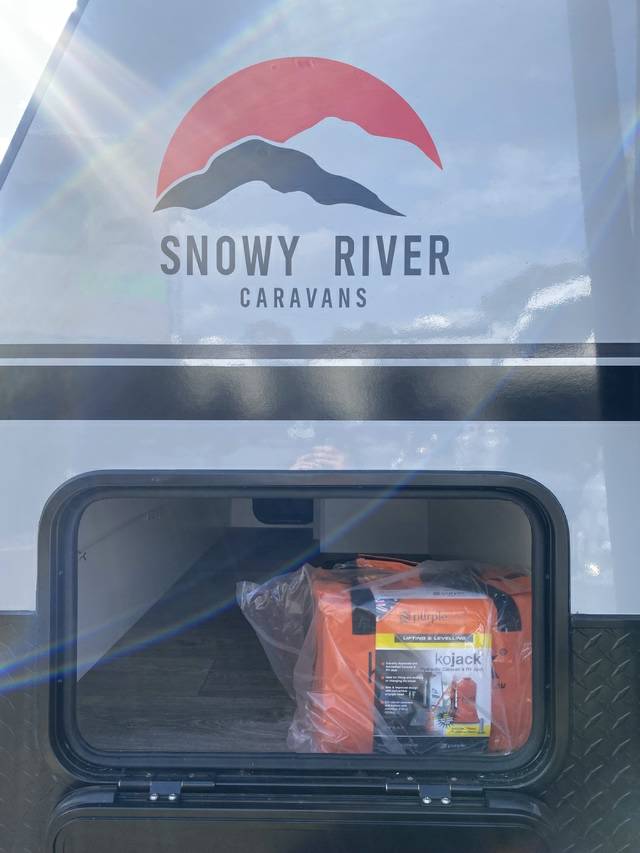 NEW 2023 SNOWY RIVER SRC22F 3 BUNK CARAVAN 2 AXLE