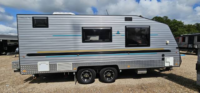 USED 2015 LEADER CARAVANS GOLD CARAVAN DUAL AXLE