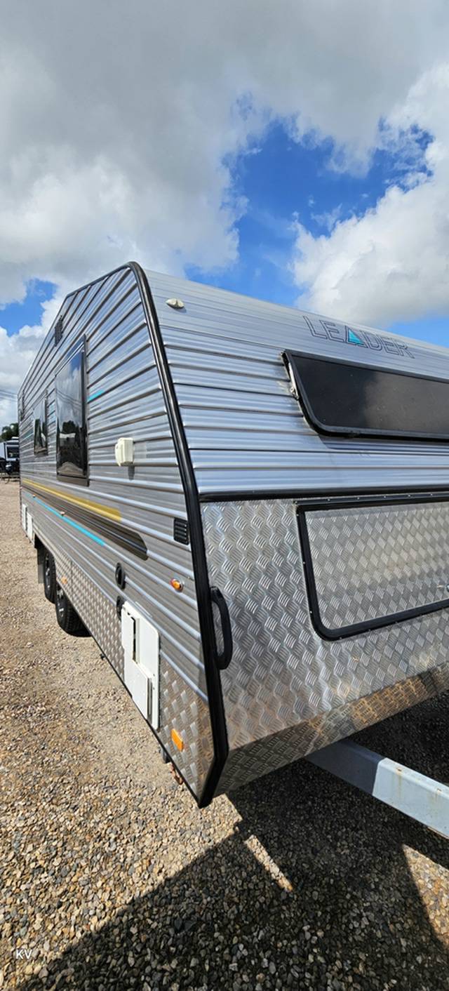 USED 2015 LEADER CARAVANS GOLD CARAVAN DUAL AXLE