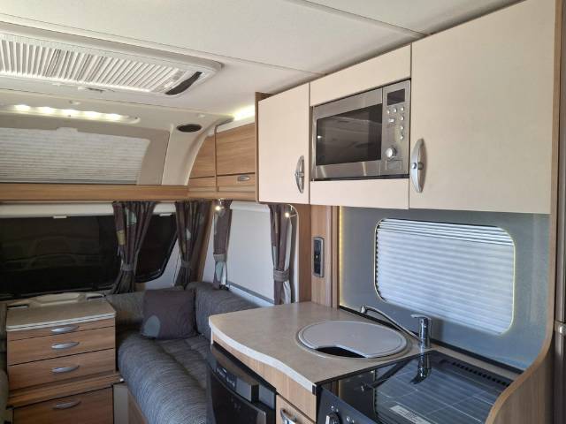 USED 2015 SWIFT EXPLORER 564 CARAVAN SINGLE AXLE