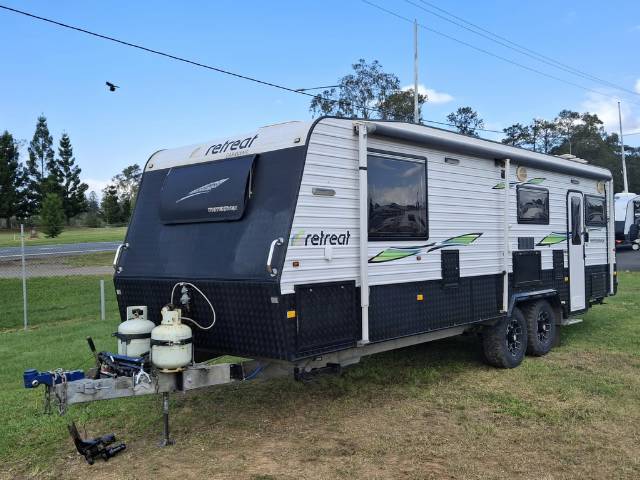 USED 2015 RETREAT WHITEHAVEN CARAVAN 2 AXLES