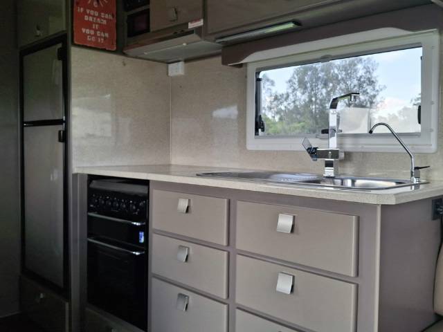 USED 2015 RETREAT WHITEHAVEN CARAVAN 2 AXLES