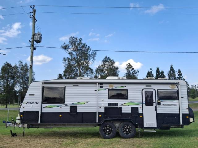 USED 2015 RETREAT WHITEHAVEN CARAVAN 2 AXLES