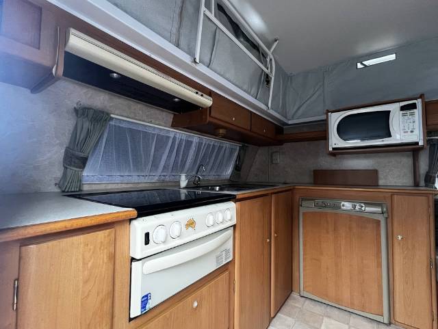 USED 2004 JAYCO FREEDOM POP TOP 2 AXLE