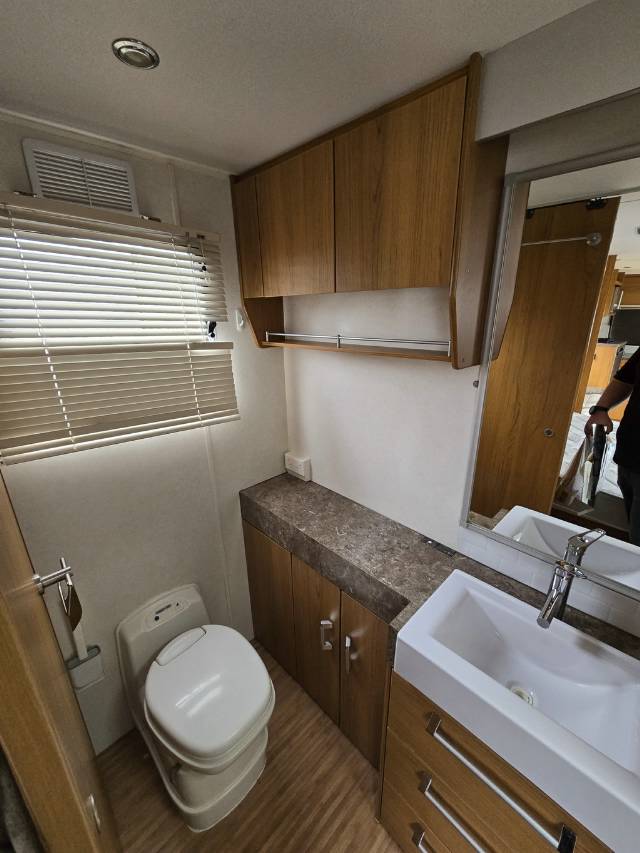 USED 2011 JAYCO STERLING CARAVAN 2 AXLE