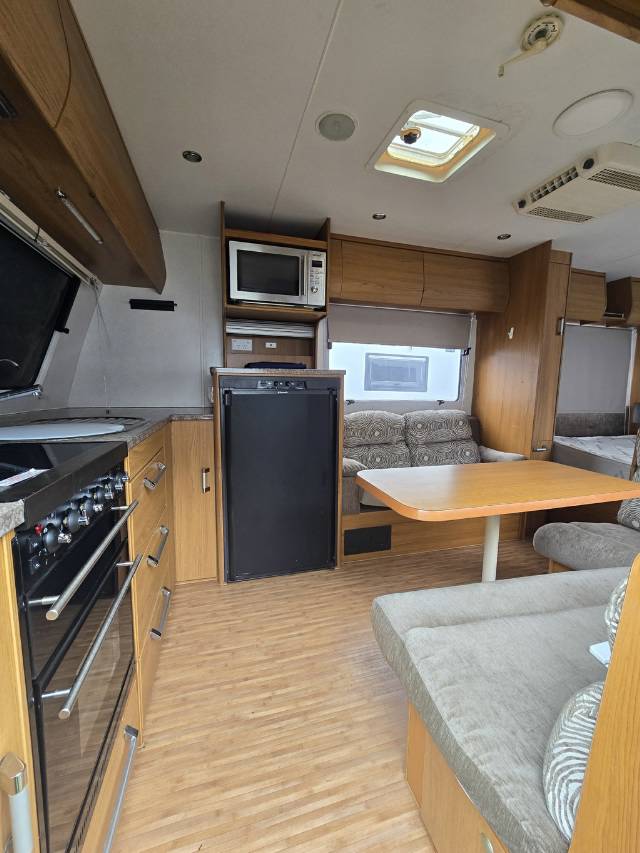 USED 2011 JAYCO STERLING CARAVAN 2 AXLE