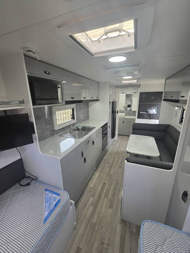 USED 2022 VISCOUNT V SERIES Caravan