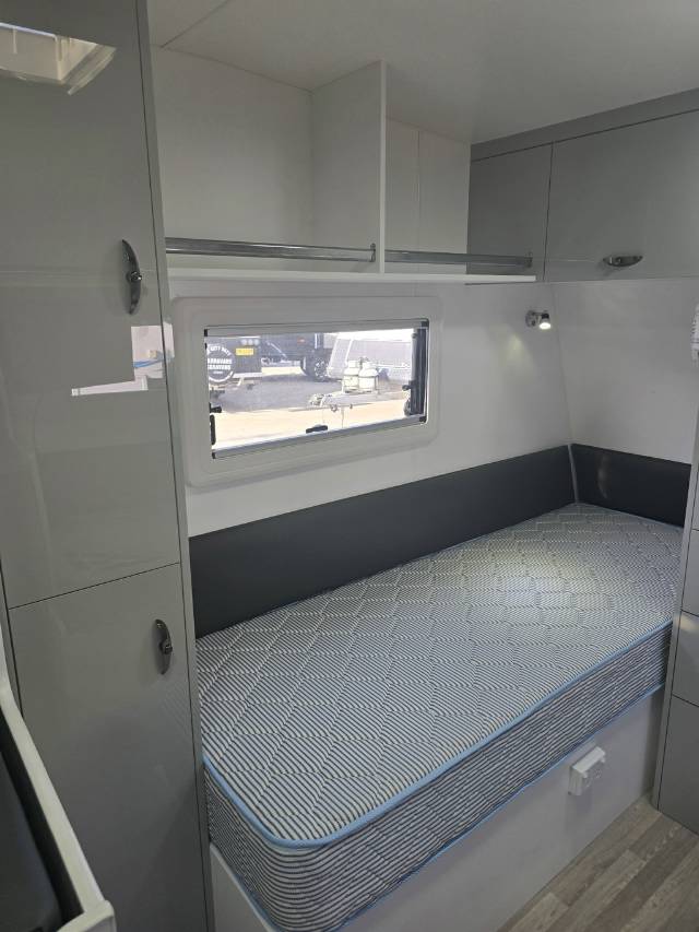 USED 2022 VISCOUNT V SERIES Caravan