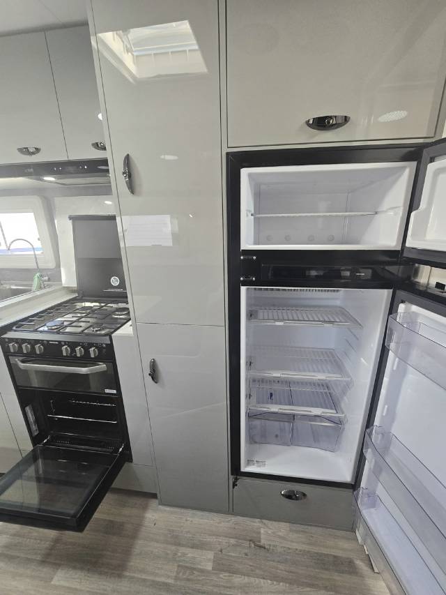 USED 2022 VISCOUNT V SERIES Caravan