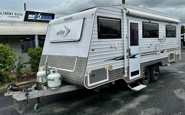 USED 2012 ELITE ATLANTIC CLUB CARAVAN 2 AXLE