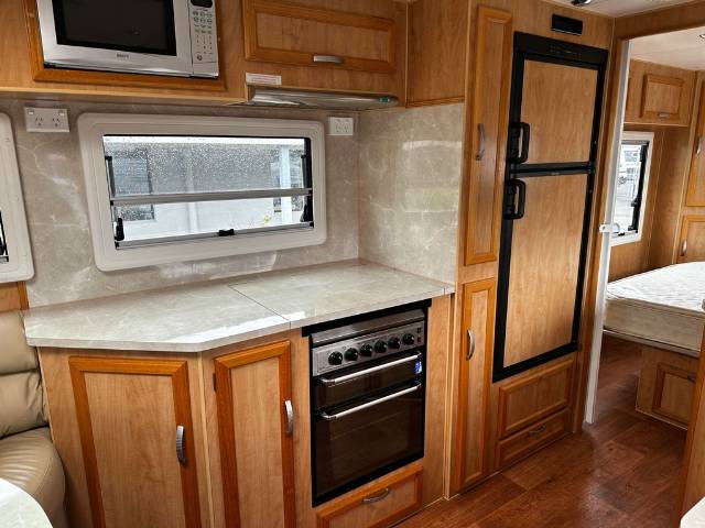 USED 2012 ELITE ATLANTIC CLUB CARAVAN 2 AXLE