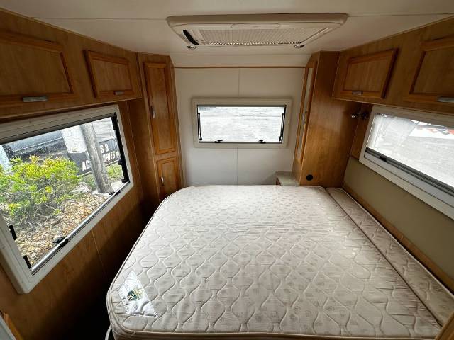 USED 2012 ELITE ATLANTIC CLUB CARAVAN 2 AXLE