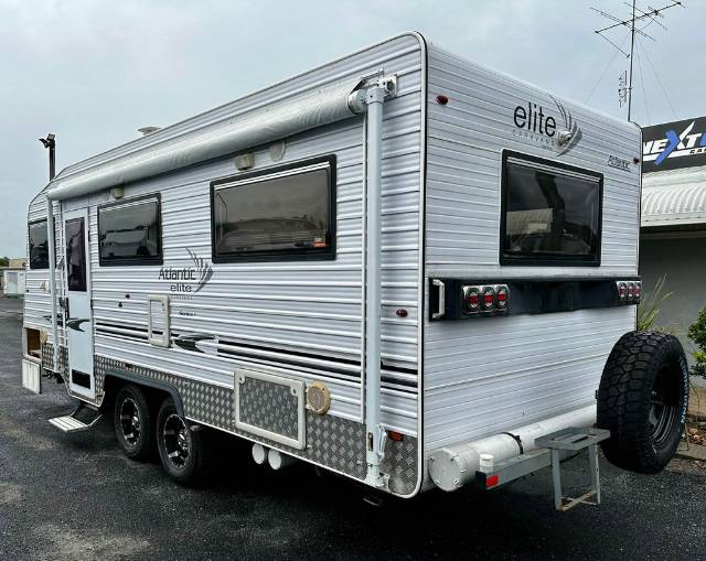 USED 2012 ELITE ATLANTIC CLUB CARAVAN 2 AXLE