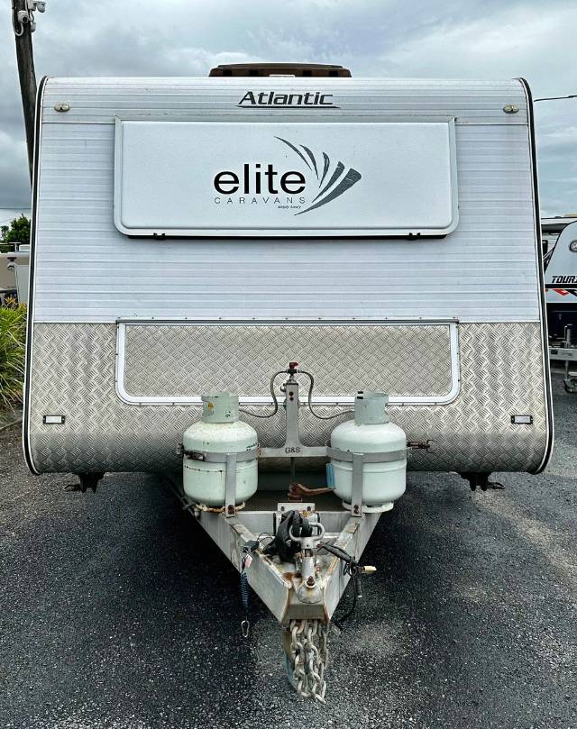 USED 2012 ELITE ATLANTIC CLUB CARAVAN 2 AXLE