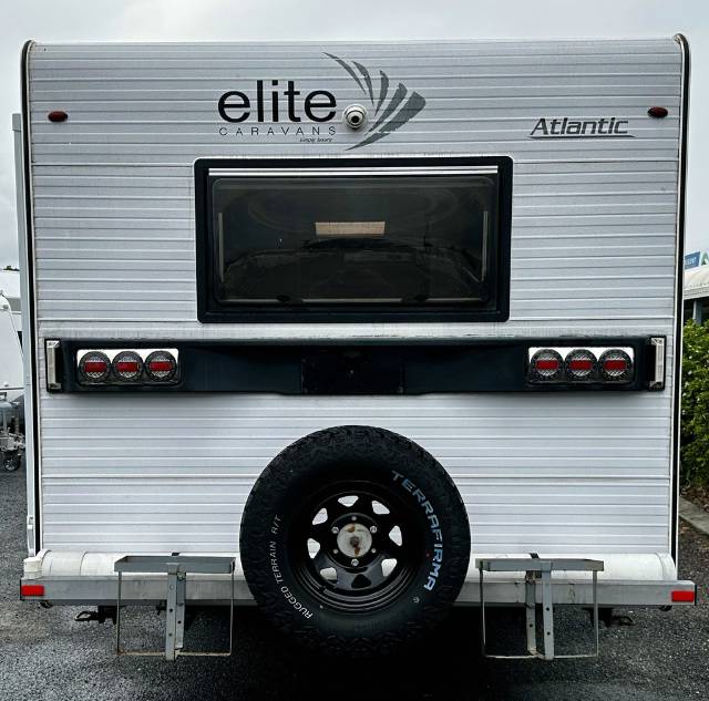 USED 2012 ELITE ATLANTIC CLUB CARAVAN 2 AXLE