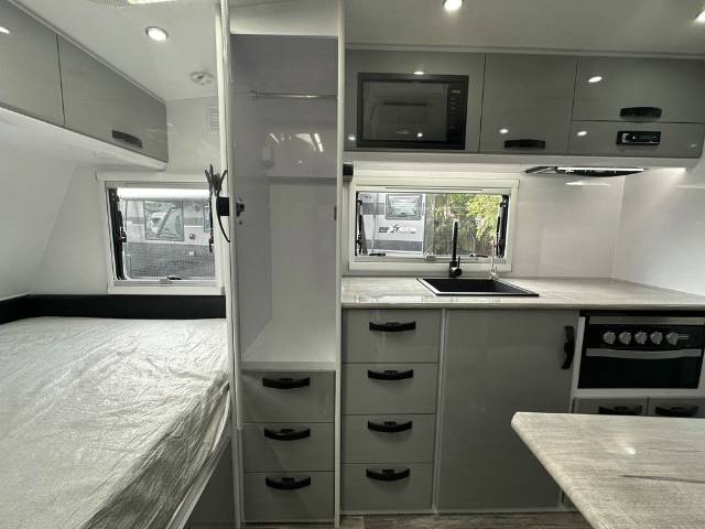 NEW 2024 SNOWY RIVER SRT20F FAMILY CARAVAN 2 AXLE