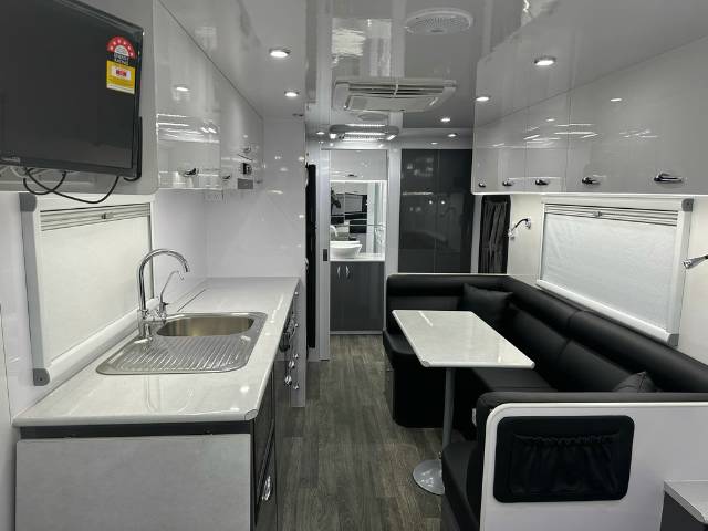 NEW 2023 REGENT DISCOVERER RDC210 CARAVAN 2 AXLE