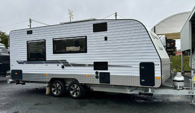 USED 2017 CRUSADER MUSKETEER ATHOS CARVAN 2 AXLE