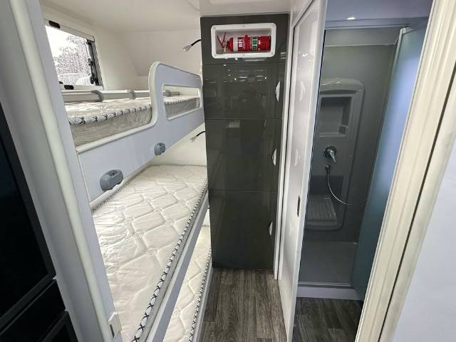 NEW 2023 REGENT DISCOVERER FAMILY  3 BUNK CARAVAN 2 AXLE