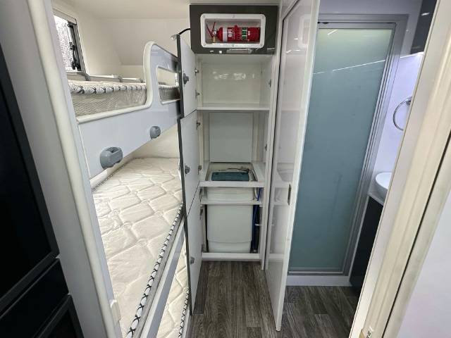 NEW 2023 REGENT DISCOVERER FAMILY  3 BUNK CARAVAN 2 AXLE