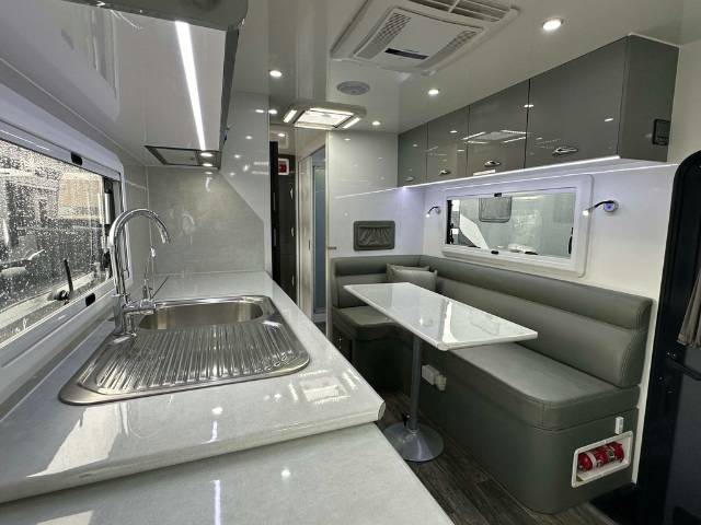 NEW 2023 REGENT DISCOVERER FAMILY  3 BUNK CARAVAN 2 AXLE