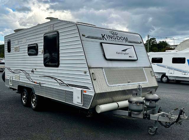 USED 2013 KINGDOM KENSINGTON CARAVAN 2 AXLE