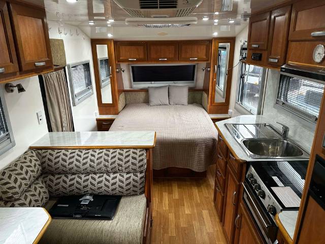 USED 2013 KINGDOM KENSINGTON CARAVAN 2 AXLE