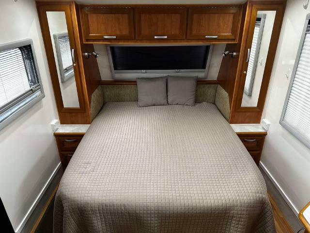 USED 2013 KINGDOM KENSINGTON CARAVAN 2 AXLE