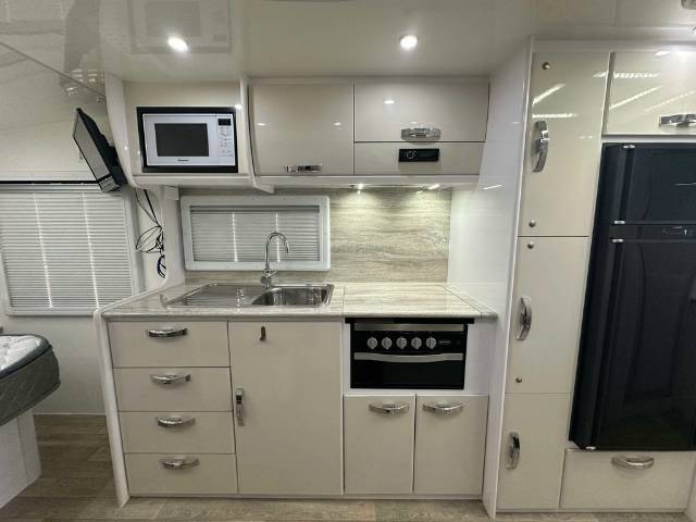 USED 2021 SNOWY RIVER SRC-21 PANTRY CARAVAN 2 AXLE