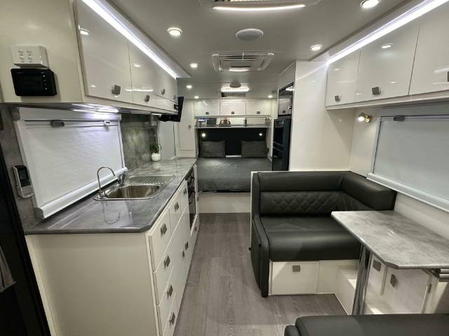 USED 2021 ESSENTIAL CARAVANS EXCEED CRUISER CARAVAN 2 AXLE