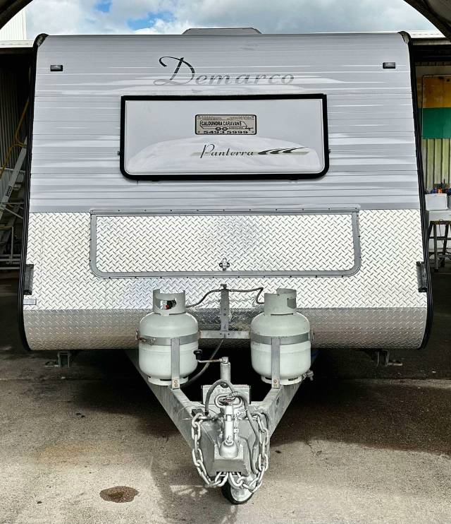 USED 2010 DEMARCO PANTERRA CARAVAN 2 AXLE