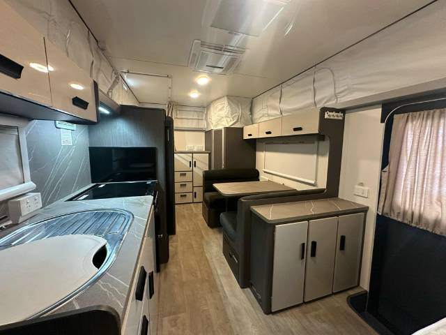 USED 2021 JAYCO JOURNEY OUTBACK FAMILY POPTOP 2 AXLE