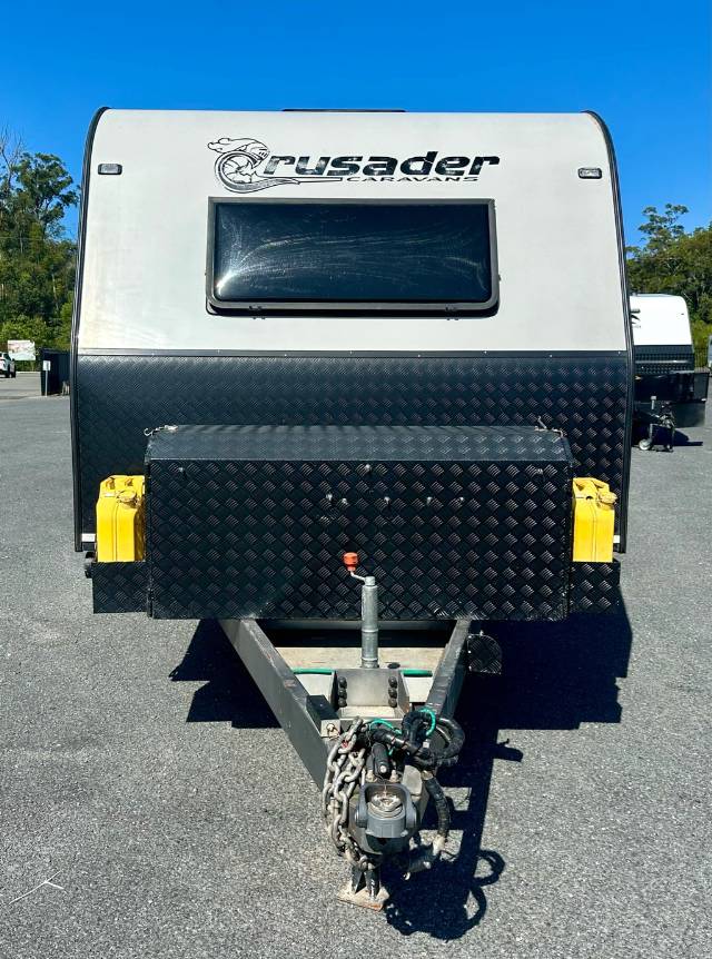 USED 2020 CRUSADER EXCALIBUR CROSS COUNTRY CARAVAN 2 AXLE