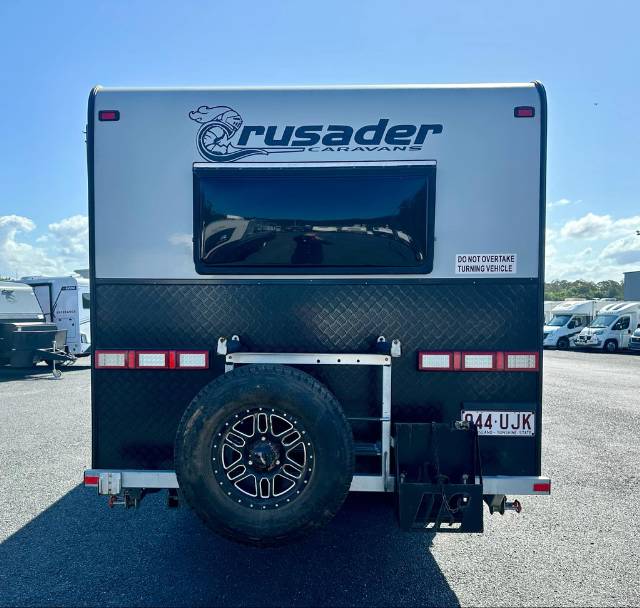 USED 2020 CRUSADER EXCALIBUR CROSS COUNTRY CARAVAN 2 AXLE